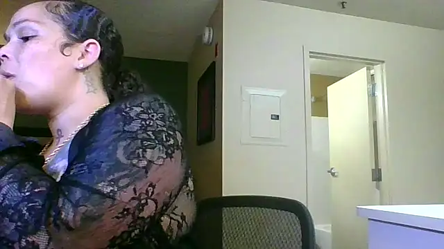 harleycakess online show from April 13, 9:46 am