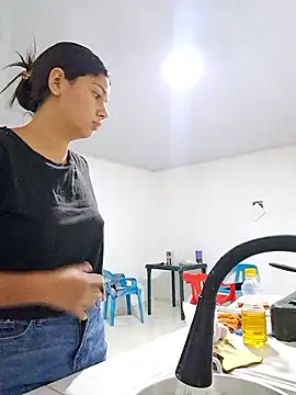 Snapshot of Cris18sexy chatting on February 14, 12:27 pm Cris18sexy online show from February 14, 12:27 pm