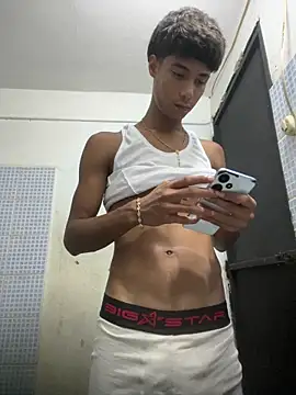 Snapshot of Adan21_cm chatting on June 7, 5:34 am Adan21 cm online show from June 7, 5:34 am
