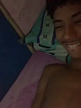 Snapshot of Adan21_cm chatting on May 8, 6:39 am Adan21 cm online show from May 8, 6:39 am