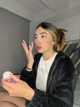 Snapshot of KimCollinss chatting on February 7, 1:13 am KimCollinss online show from February 7, 1:13 am