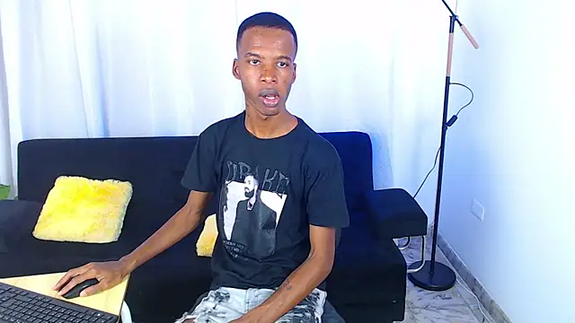 Snapshot of gusy_18 chatting on February 24, 8:42 pm gusy 18 online show from February 24, 8:42 pm