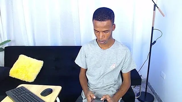 Snapshot of gusy_18 chatting on March 2, 8:27 pm gusy 18 online show from March 2, 8:27 pm