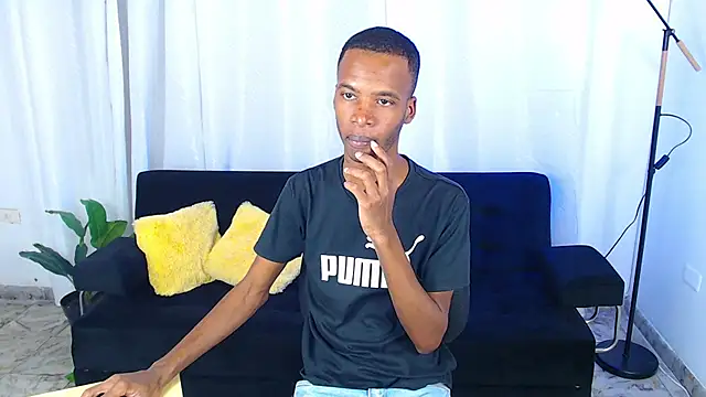 Snapshot of gusy_18 chatting on February 6, 8:16 pm gusy 18 online show from February 6, 8:16 pm