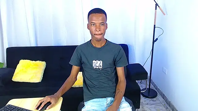 Snapshot of gusy_18 chatting on February 25, 8:19 pm gusy 18 online show from February 25, 8:19 pm