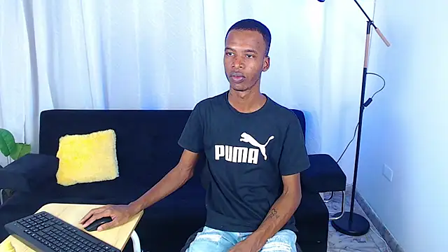 Snapshot of gusy_18 chatting on February 19, 8:28 pm gusy 18 online show from February 19, 8:28 pm