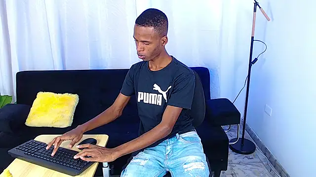 Snapshot of gusy_18 chatting on February 27, 8:52 pm gusy 18 online show from February 27, 8:52 pm