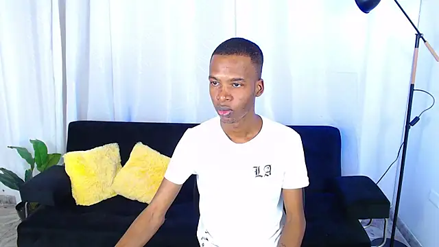 Snapshot of gusy_18 chatting on February 5, 8:15 pm gusy 18 online show from February 5, 8:15 pm