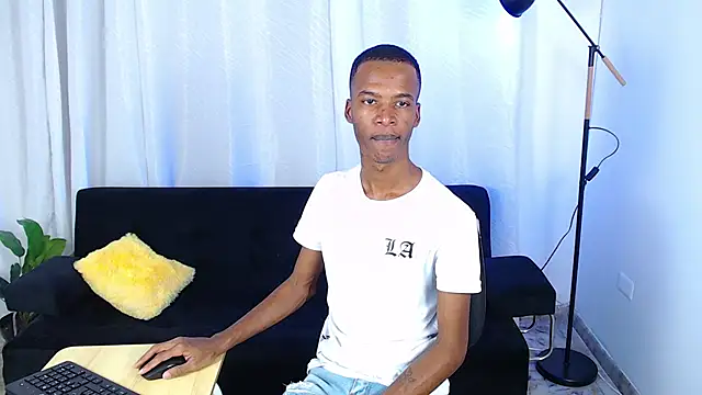 Snapshot of gusy_18 chatting on February 12, 8:30 pm gusy 18 online show from February 12, 8:30 pm