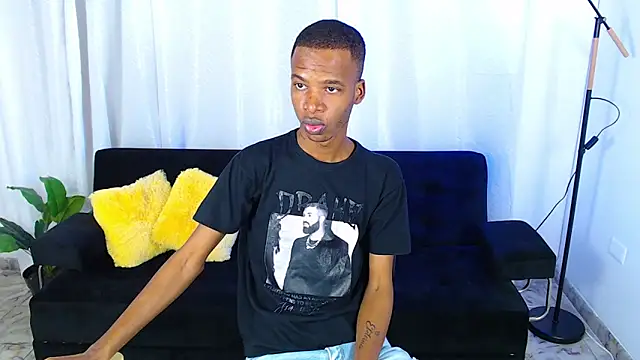 Snapshot of gusy_18 chatting on February 4, 8:26 pm gusy 18 online show from February 4, 8:26 pm