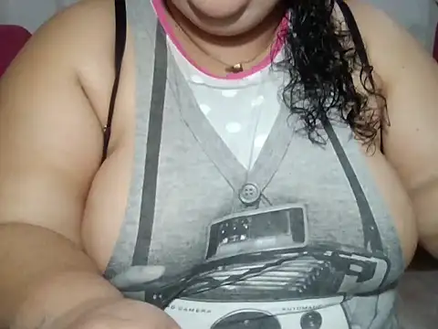 Snapshot of Danavane22 chatting on February 2, 7:02 pm Danavane22 online show from February 2, 7:02 pm