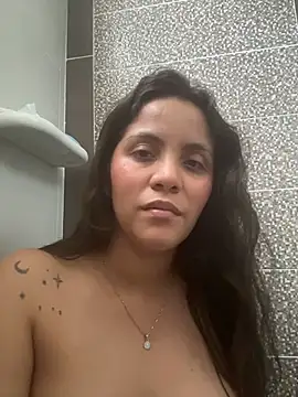 Snapshot of paulina_ponce chatting on February 19, 10:18 pm paulina ponce online show from February 19, 10:18 pm