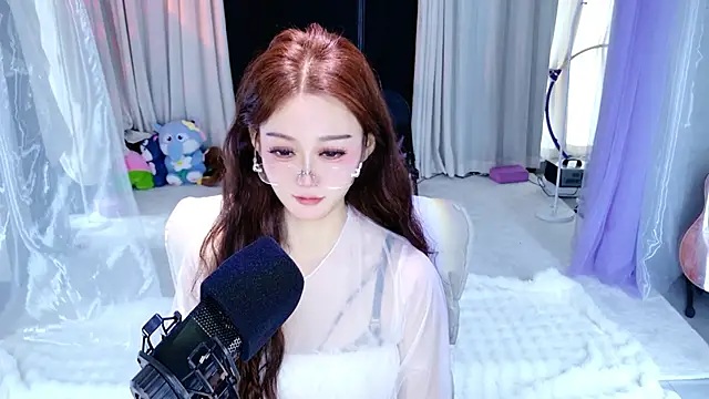 Snapshot of Dancer_Lucky-Nini chatting on February 1, 6:44 am Dancer Lucky-Nini online show from February 1, 6:44 am