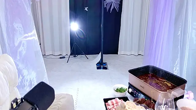 Snapshot of Dancer_Lucky-Nini chatting on February 10, 1:10 pm Dancer Lucky-Nini online show from February 10, 1:10 pm