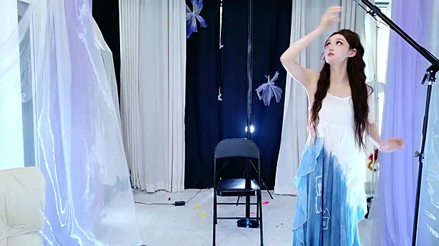 Dancer Lucky-Nini online show from March 5, 7:05 am