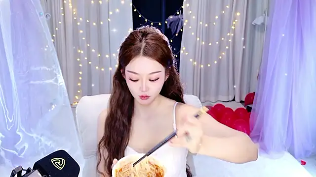 Snapshot of Dancer_Lucky-Nini chatting on February 22, 12:02 am Dancer Lucky-Nini online show from February 22, 12:02 am