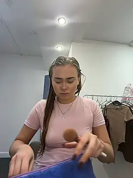Snapshot of MonicaWestt chatting on June 29, 6:53 am MonicaWestt online show from June 29, 6:53 am