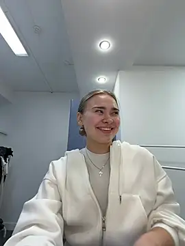 Snapshot of MonicaWestt chatting on April 24, 6:26 am MonicaWestt online show from April 24, 6:26 am