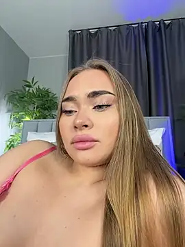 Snapshot of MonicaWestt chatting on May 15, 7:06 am MonicaWestt online show from May 15, 7:06 am