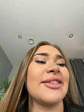 Snapshot of MonicaWestt chatting on May 1, 7:46 am MonicaWestt online show from May 1, 7:46 am