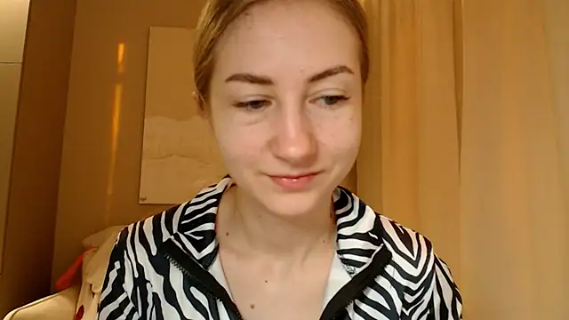 Snapshot of BluueSilk chatting on February 11, 6:08 am BluueSilk online show from February 11, 6:08 am