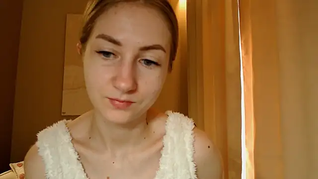 Snapshot of BluueSilk chatting on February 15, 5:51 am BluueSilk online show from February 15, 5:51 am