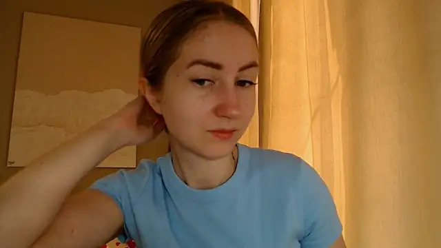 Snapshot of BluueSilk chatting on March 19, 6:14 am BluueSilk online show from March 19, 6:14 am