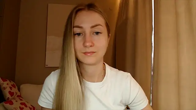 Snapshot of BluueSilk chatting on March 17, 12:25 pm BluueSilk online show from March 17, 12:25 pm