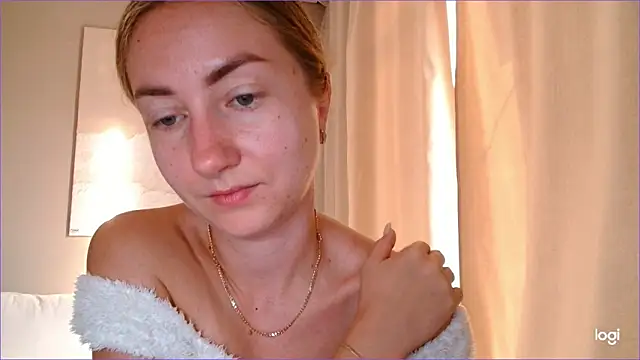 Snapshot of BluueSilk chatting on September 24, 5:47 am BluueSilk online show from September 24, 5:47 am