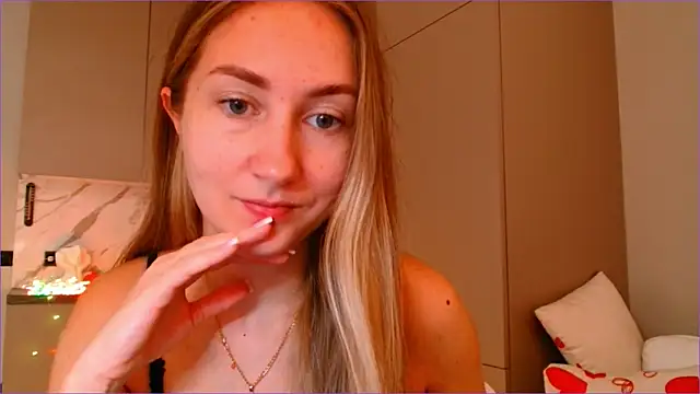 BluueSilk online show from December 3, 8:25 am