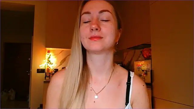 BluueSilk online show from February 9, 6:44 am