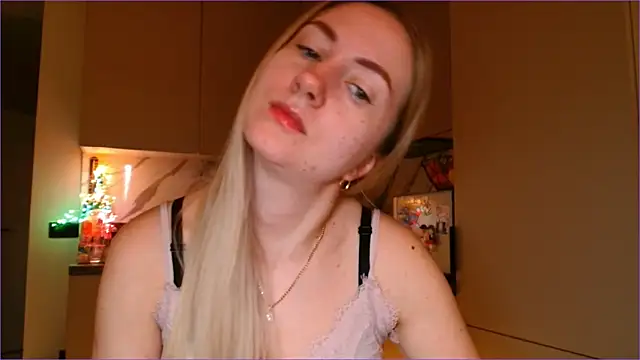 BluueSilk online show from February 18, 6:11 am