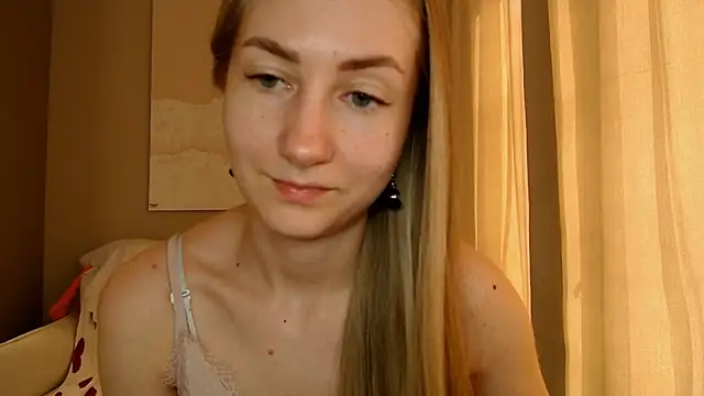 Snapshot of BluueSilk chatting on February 12, 9:20 am BluueSilk online show from February 12, 9:20 am