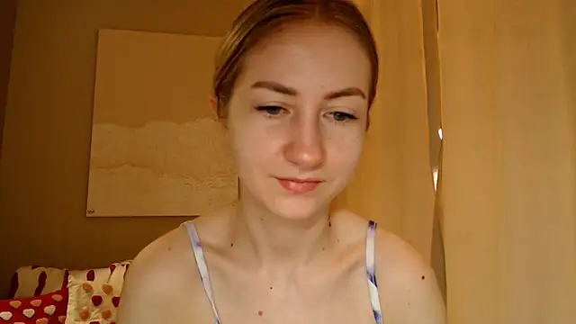 Snapshot of BluueSilk chatting on February 20, 6:06 am BluueSilk online show from February 20, 6:06 am