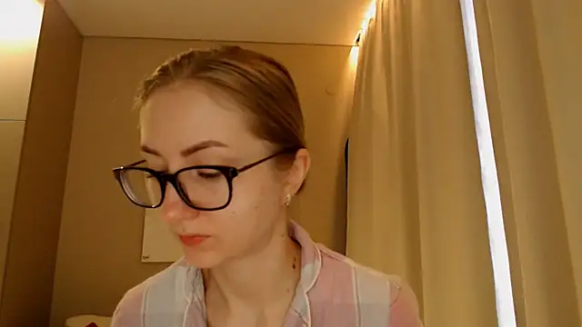 Snapshot of BluueSilk chatting on March 1, 5:52 am BluueSilk online show from March 1, 5:52 am