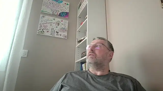 Snapshot of doudou310 chatting on February 3, 8:19 am doudou310 online show from February 3, 8:19 am