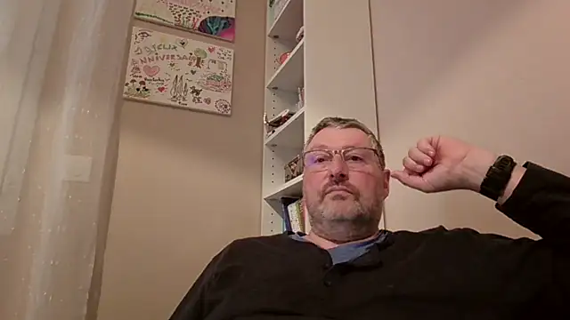 Snapshot of doudou310 chatting on February 13, 4:23 am doudou310 online show from February 13, 4:23 am