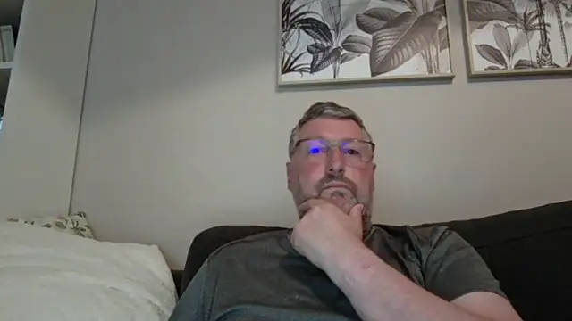 doudou310 online show from April 11, 3:47 am