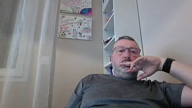 doudou310 online show from March 7, 4:52 am