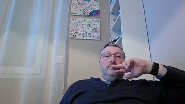 Snapshot of doudou310 chatting on February 17, 5:05 am doudou310 online show from February 17, 5:05 am