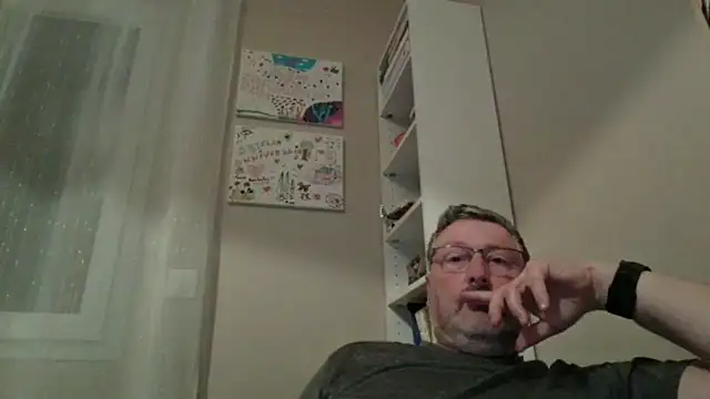 Snapshot of doudou310 chatting on March 2, 5:19 am doudou310 online show from March 2, 5:19 am