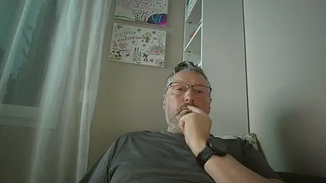 doudou310 online show from April 13, 4:38 am