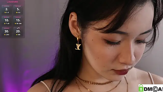 Snapshot of Noiry_Vuvez chatting on May 10, 8:11 pm Noiry Vuvez online show from May 10, 8:11 pm