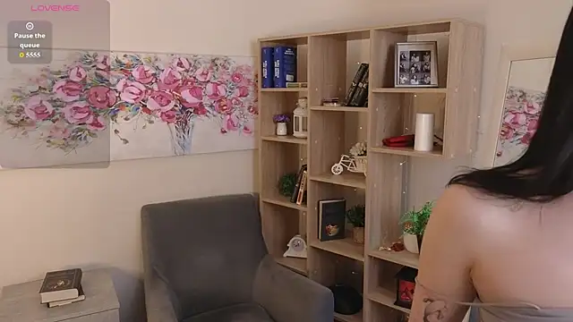 Noiry Vuvez online show from March 14, 6:25 pm