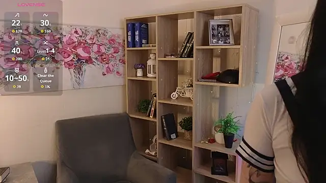 Noiry Vuvez online show from March 13, 6:24 pm