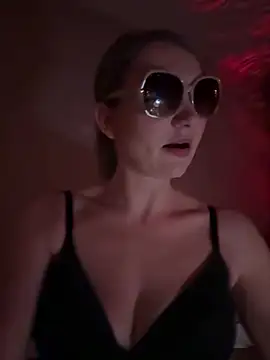 hottogetherNL online show from February 19, 8:50 pm