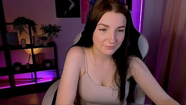 AliceChanel online show from April 17, 9:23 am