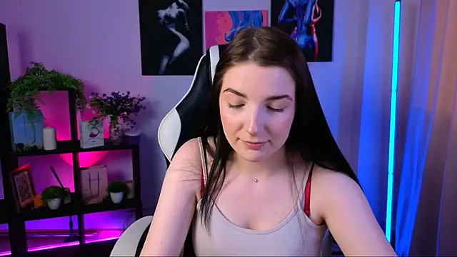 AliceChanel online show from April 10, 9:27 am