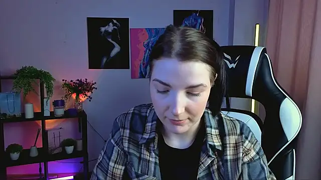 AliceChanel online show from April 18, 9:11 am