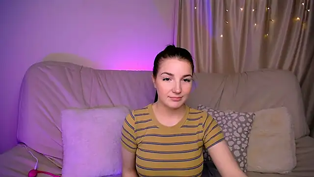 Snapshot of AliceChanel chatting on May 23, 4:11 am AliceChanel online show from May 23, 4:11 am